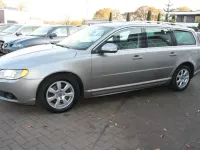 Gebraucht Volvo V70 Summum 109 PS (80 kW) 2010 Gold Kombi