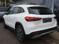 Gebraucht Mercedes GLA200 Business 163 PS (119 kW) 2021 Weiß SUV