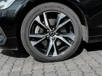 Gebraucht Volvo V60 163 PS (119 kW) 2023 Black solid / solid Kombi