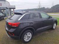 Gebraucht VW T-Roc Life 150 PS (110 kW) 2023 Deep black perleffekt SUV