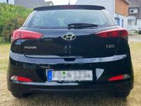 Gebraucht Hyundai i20 Active 101 PS (74 kW) 2016 Schwarz Limousine