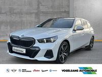 Gebraucht BMW 550e M Sport 489 PS (359 kW) 2025 Mineralweiss metallic Kombi