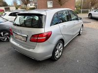 Gebraucht Mercedes B180 122 PS (89 kW) 2018 Polarsilber Van / Kleinbus