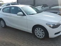 Usata BMW 114 102 CV (75 kW) 2014 Bianco Utilitaria