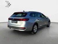 Gebraucht VW Passat Basis 150 PS (110 kW) 2025 Oyster silver metallic Kombi