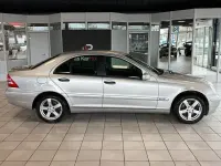 Gebraucht Mercedes C240 Classic 170 PS (125 kW) 2003 Brillantsilber metallic Limousine