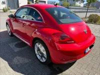Second-hand VW Beetle 105 CP (77 kW) 2011 Roșu Hatchback