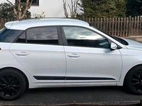 Gebraucht Hyundai i20 84 PS (61 kW) 2017 Weiß Kleinwagen