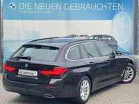 Gebraucht BMW 540 Sport Line 333 PS (244 kW) 2023 Black sapphire Kombi