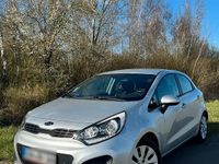 Second-hand Kia Rio 90 CP (66 kW) 2012 Argintiu Berlinǎ