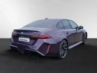 Używany BMW M5 Performance 727 KM (534 kW) 2025 Purpurowy Sedan/Limuzyna