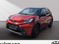 Gebraucht Toyota Aygo Connect Style 72 PS (52 kW) 2022 3u4)/ black mica (209) (rot Kleinwagen