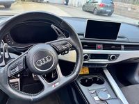 Gebraucht Audi A4 Ambiente 190 PS (139 kW) 2015 Rot Limousine