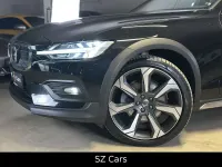 Second-hand Volvo V60 CC Ultimate 197 CP (144 kW) 2023 Negru Break