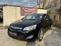 Używany Opel Astra Selection 101 KM (74 kW) 2010 Czarny Sedan/Limuzyna