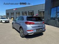 Neu Hyundai i30 140 PS (102 kW) 2025 Blau Limousine