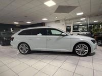 Gebraucht Skoda Superb Style 190 PS (139 kW) 2016 Weiß Kombi
