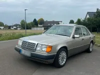 Gebraucht Mercedes E230 134 PS (98 kW) 1990 Grau Limousine