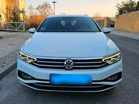 Gebraucht VW Passat Highline 150 PS (110 kW) 2020 Weiß Kombi