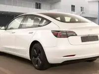 Gebraucht Tesla Model 3 258 kW (351 PS) 2023 Weiss metallic Limousine