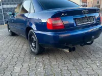 Używany Audi A4 90 KM (66 kW) 1998 Niebieski Sedan/Limuzyna