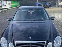 Gebraucht Mercedes E240 176 PS (129 kW) 2005 Schwarz Limousine