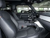Gebraucht Land Rover Defender SE Dynamic 202 PS (148 kW) 2023 Pangea green (metallic) SUV