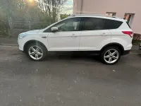 Gebraucht Ford Kuga 150 PS (110 kW) 2015 Weiß SUV