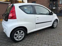 Gebraucht Peugeot 107 68 PS (50 kW) 2011 Weiß Kleinwagen
