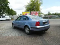 Gebraucht VW Passat 125 PS (91 kW) 1999 Blau Limousine
