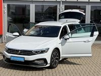 Gebraucht VW Passat Elegance 150 PS (110 kW) 2024 Weiß metallic Kombi