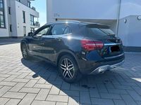 Gebraucht Mercedes GLA220 177 PS (130 kW) 2017 Schwarz SUV