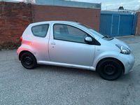 Gebraucht Toyota Aygo 68 PS (50 kW) 2006 Silber Kleinwagen