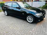 Gebraucht BMW 320 183 PS (134 kW) 2011 Schwarz Kombi