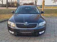 Gebraucht Skoda Octavia Ambition 105 PS (77 kW) 2014 Schwarz Kleinwagen