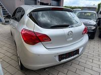 Gebraucht Opel Astra 140 PS (102 kW) 2012 Silber Limousine