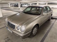Gebraucht Mercedes E240 Elegance 170 PS (125 kW) 1999 Silber Limousine