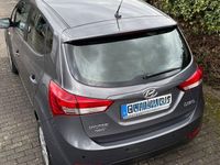 Gebraucht Hyundai ix20 Classic 90 PS (66 kW) 2011 Grau Kleinwagen