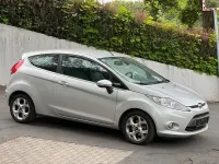 Gebraucht Ford Fiesta Titanium 82 PS (60 kW) 2009 Silber Limousine