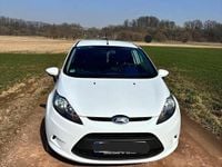Gebraucht Ford Fiesta 60 PS (44 kW) 2009 Weiß Kleinwagen