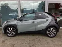 Gebraucht Toyota Aygo X X-plore 72 PS (52 kW) 2024 Urban khaki, dach mysticschwar SUV