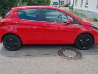 Gebraucht Toyota Yaris 69 PS (50 kW) 2015 Rot Kleinwagen