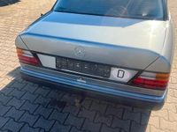 Gebraucht Mercedes E230 132 PS (97 kW) 1991 Grau Limousine