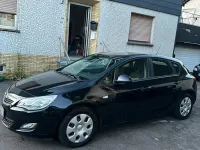 Gebraucht Opel Astra 90 PS (66 kW) 2011 Schwarz Kleinwagen