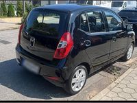 Gebraucht Hyundai i10 69 PS (50 kW) 2012 Schwarz Kleinwagen