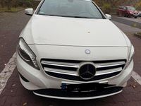 Gebraucht Mercedes A180 AMG line 122 PS (89 kW) 2015 Weiß Limousine