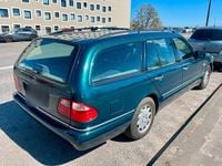 Gebraucht Mercedes E200 136 PS (100 kW) 1997 Grün Kombi