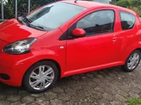 Gebraucht Toyota Aygo 68 PS (50 kW) 2009 Rot Kleinwagen