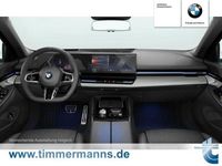 Gebraucht BMW 520 197 PS (144 kW) 2025 Mineralweiß (metallic) Kombi