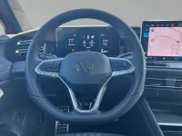 Gebraucht VW Tiguan R-line 193 PS (141 kW) 2024 Persimmon red metallic SUV